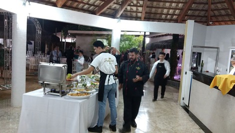 Lanchone em noite de evento