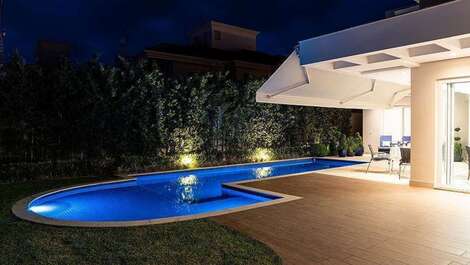 Beautiful House in Jurerê Internacional - W/ Pool - SEASON RENT