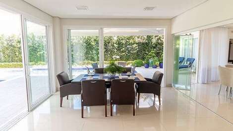 Beautiful House in Jurerê Internacional - W/ Pool - SEASON RENT