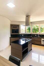 Beautiful House in Jurerê Internacional - W/ Pool - SEASON RENT