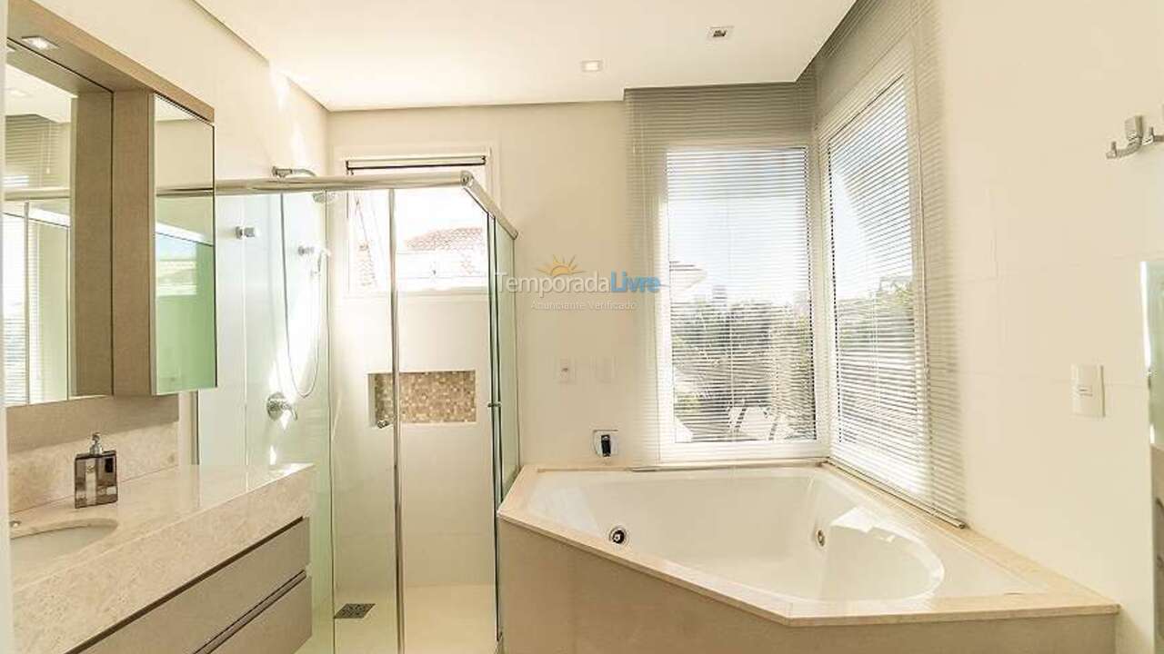 House for vacation rental in Florianopolis (Jurerê Internacional)