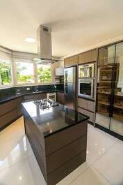 Beautiful House in Jurerê Internacional - W/ Pool - SEASON RENT