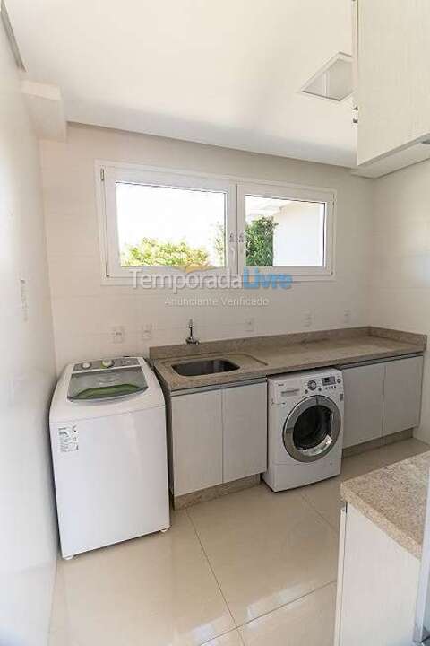 House for vacation rental in Florianopolis (Jurerê Internacional)