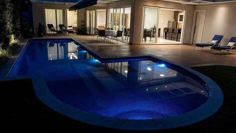 Beautiful House in Jurerê Internacional - W/ Pool - SEASON RENT