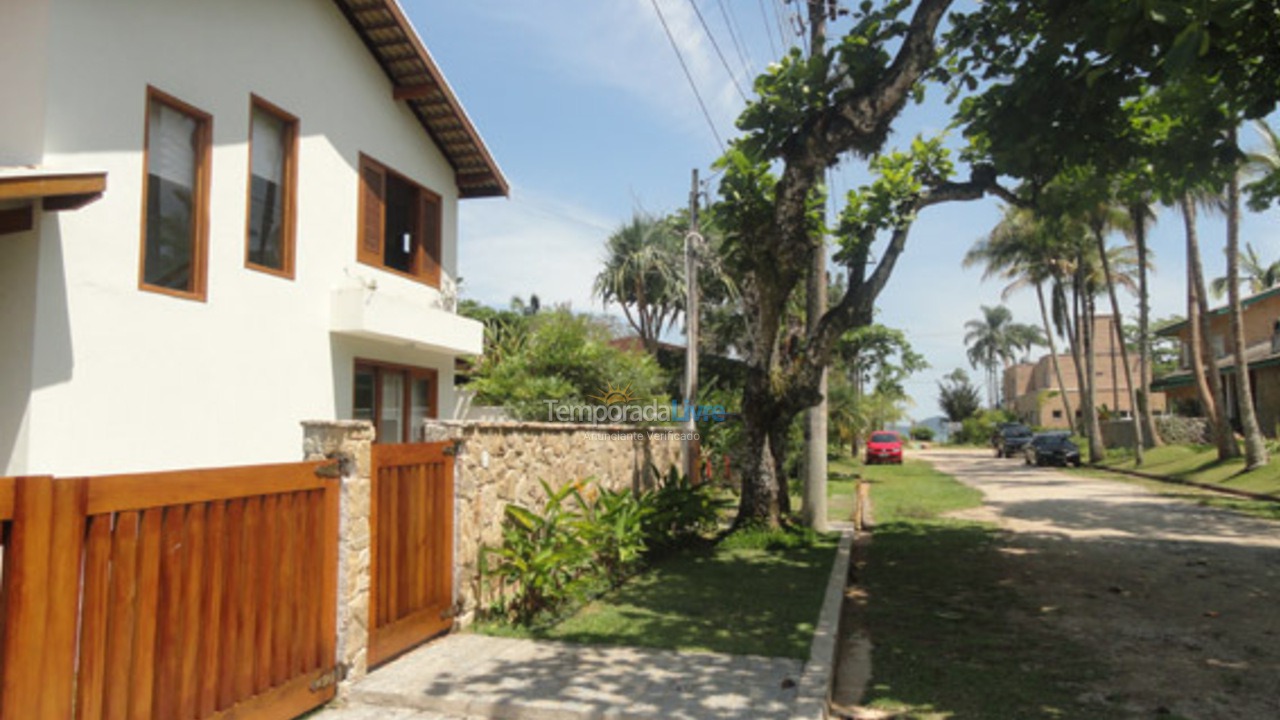 House for vacation rental in Ubatuba (Praia do Lázaro)