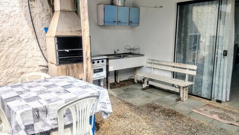 Área de festa com churrasqueira