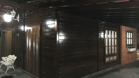 ENCANTADORA CASA CERCA DE LA PLAYA - PISCINA - 2 Dormitorios y 1 Suite