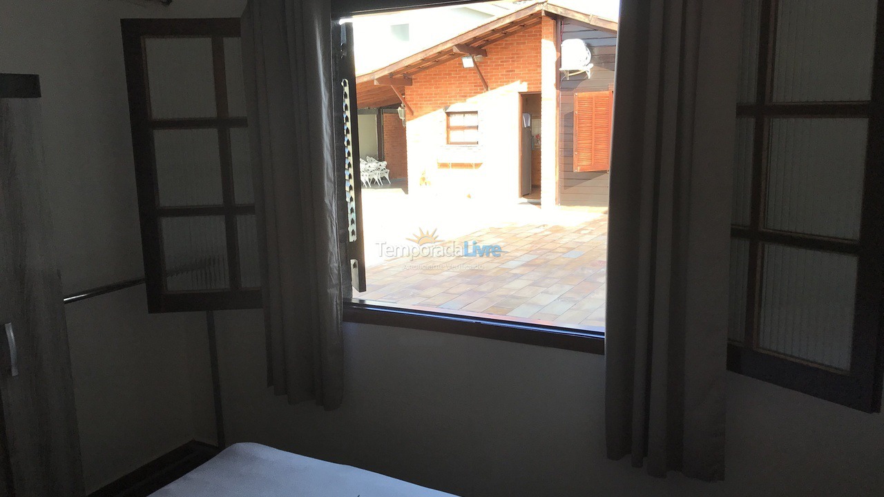 Casa para alquiler de vacaciones em Bertioga (Condominio Morada da Praia)