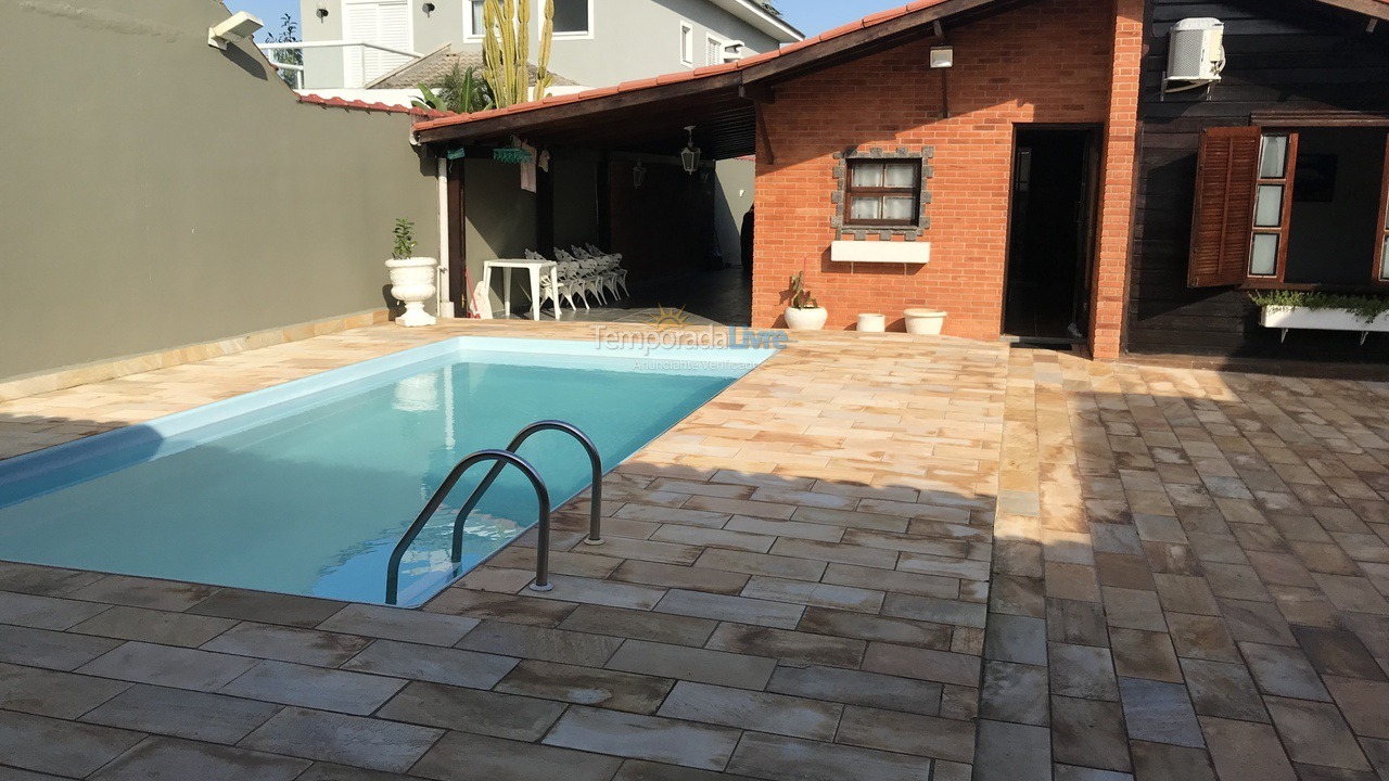 Casa para alquiler de vacaciones em Bertioga (Condominio Morada da Praia)