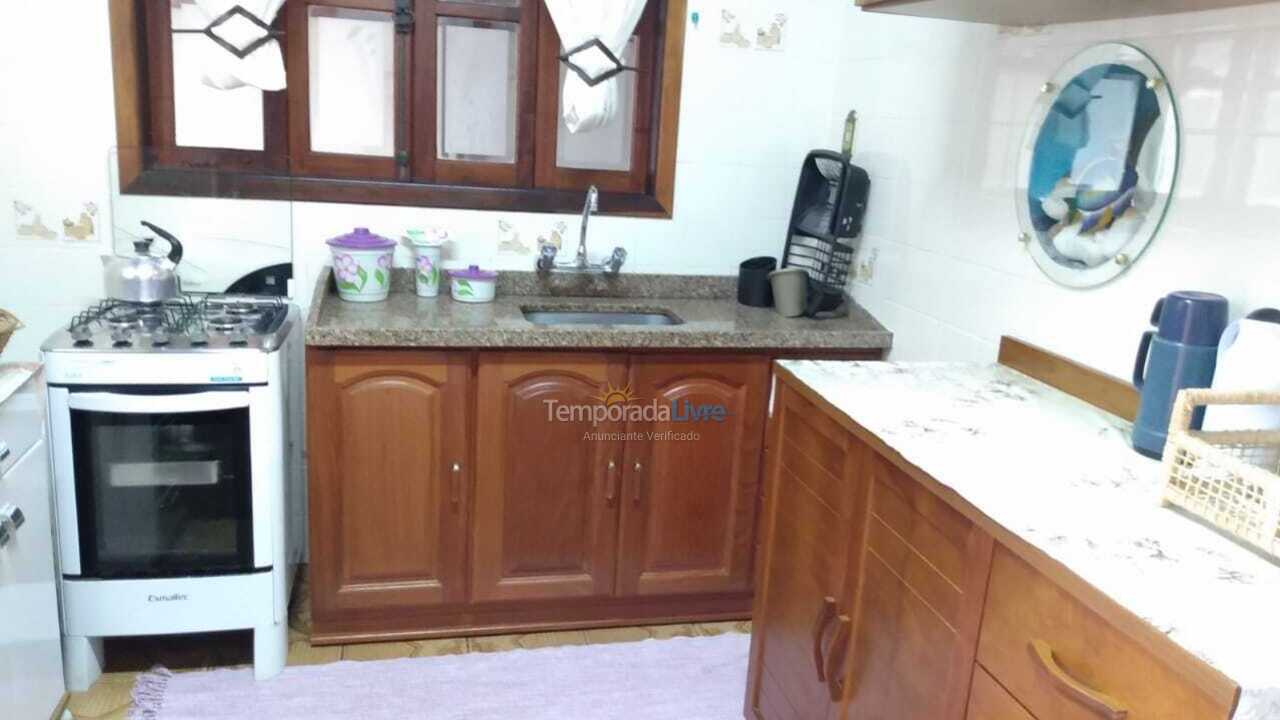 Casa para alquiler de vacaciones em Bertioga (Condominio Morada da Praia)