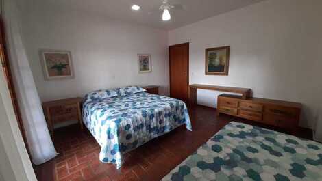 Sitio destinado al ocio, muy verde.