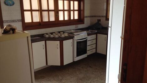 Sitio destinado al ocio, muy verde.