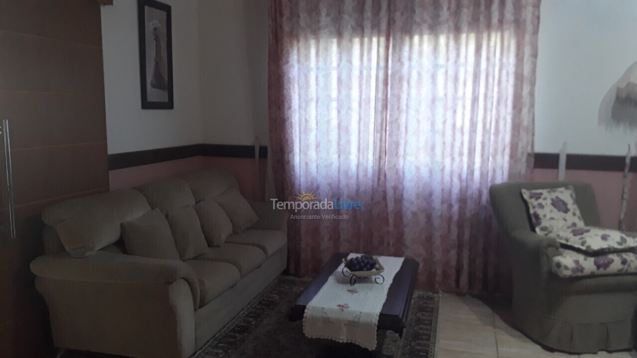 Chácara / sítio para aluguel de temporada em Suzano (Palmeiras)