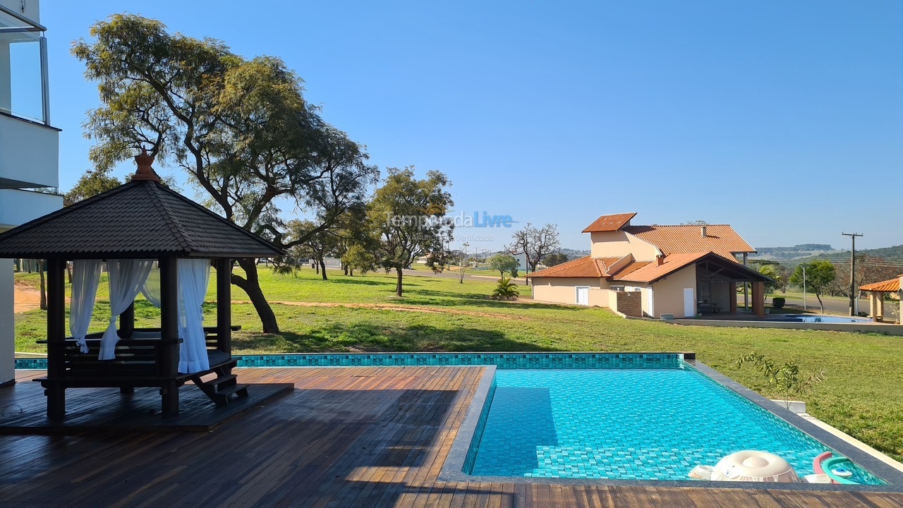 Casa para aluguel de temporada em Paranapanema (Riviera de Santa Cristina Xiii)