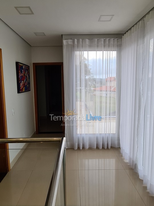 Casa para aluguel de temporada em Paranapanema (Riviera de Santa Cristina Xiii)