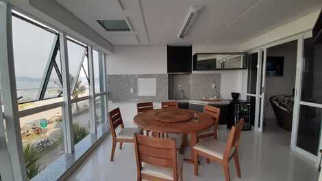 Apartamento de 04 habitaciones frente al mar