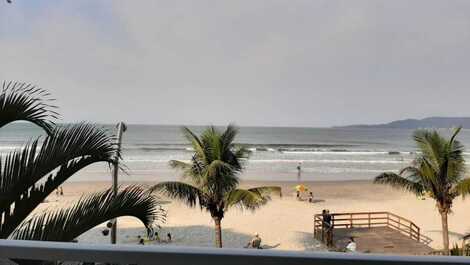 Apartamento de 04 habitaciones frente al mar