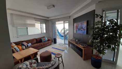 Apartamento de 04 habitaciones frente al mar