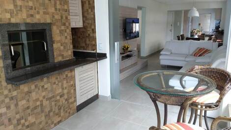 Apartment with 03 bedrooms facing the sea