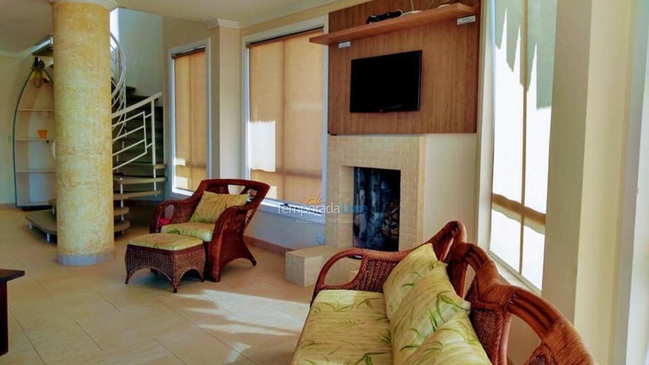 Casa para aluguel de temporada em Bombinhas (Praia de Bombas)