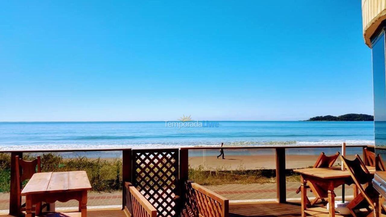 Casa para aluguel de temporada em Bombinhas (Praia de Bombas)