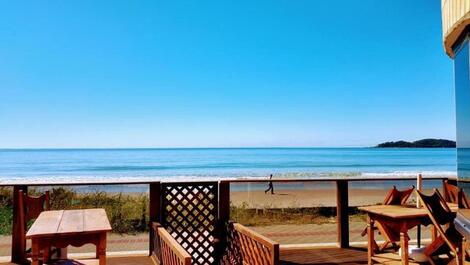 Casa beira mar para Locação de Temporada em Bombinhas - SC. (LC1000)