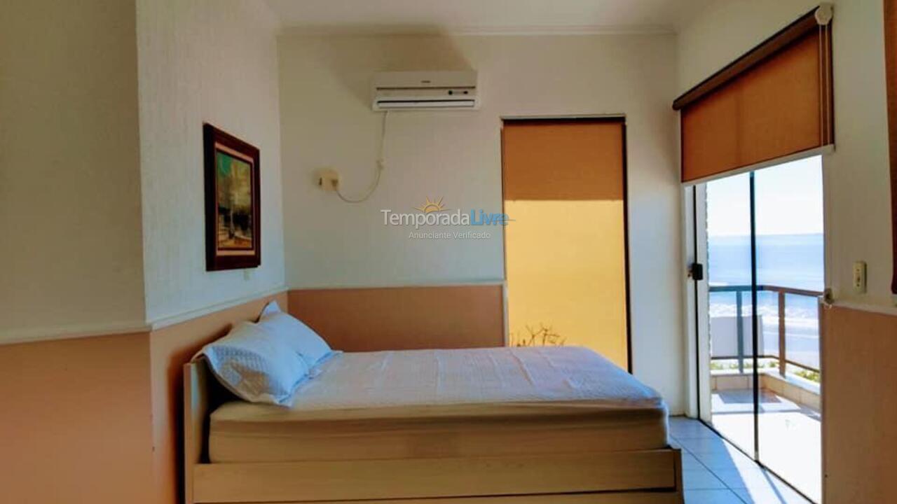 Casa para aluguel de temporada em Bombinhas (Praia de Bombas)