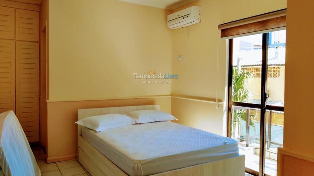 Casa para aluguel de temporada em Bombinhas (Praia de Bombas)