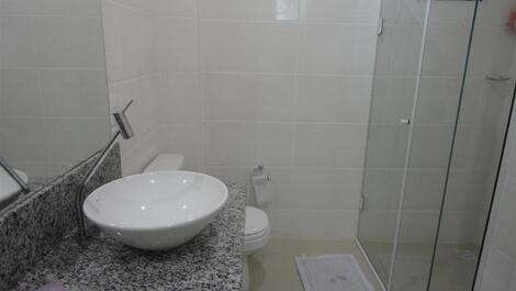 Apartamento com 03 dormitórios na segunda quadra