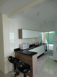 Apartamento com 03 dormitórios na segunda quadra