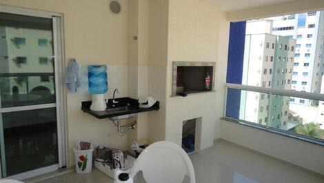 Apartamento com 03 dormitórios na segunda quadra