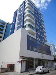 Apartamento com 03 dormitórios na segunda quadra