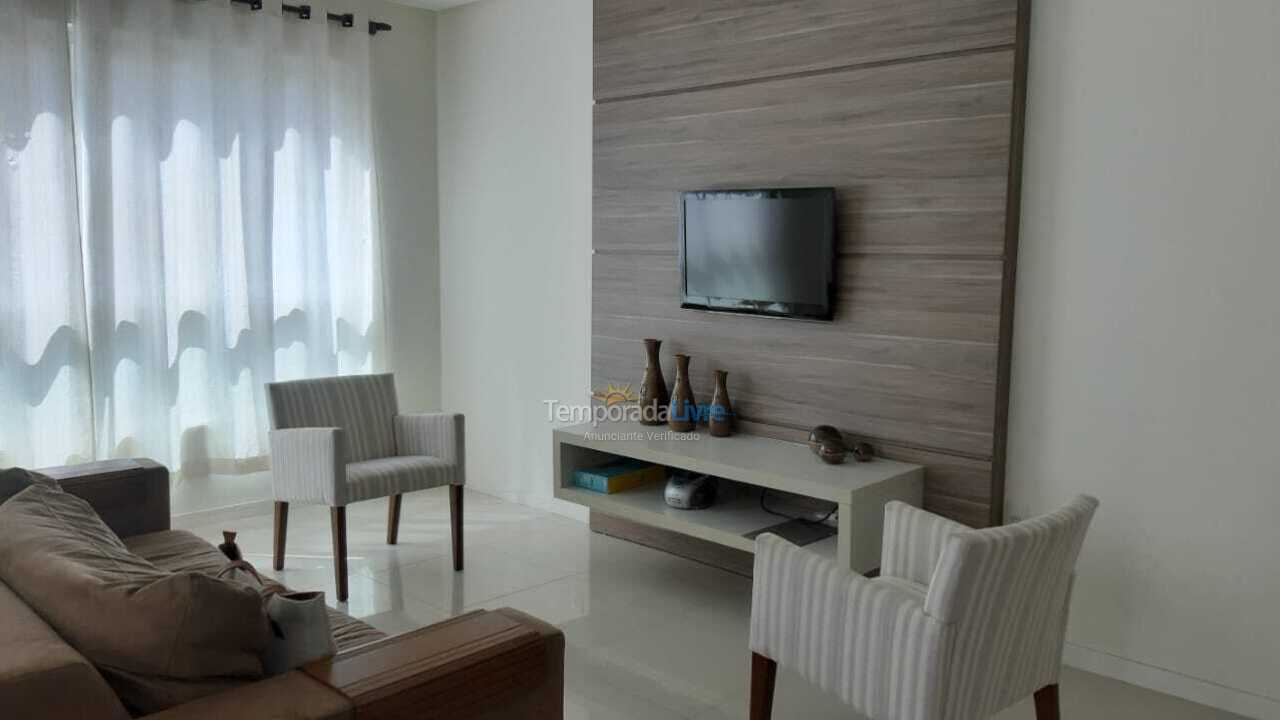 Apartamento para aluguel de temporada em Itapema (Meia Praia)