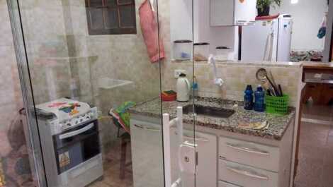 Beach apartment in Maranduba Ubatuba, 500 m from the beach, easy access.