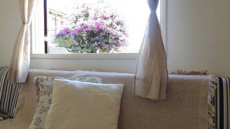 Cozy and Close to the Beach Wifi + NETFLIX