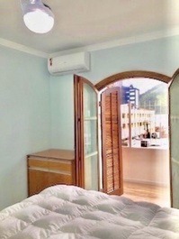 CONFORTO E PE NA AREIA