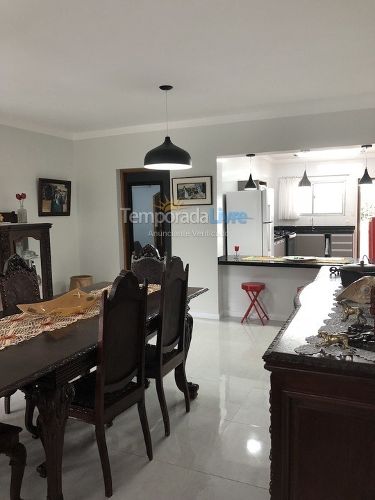 Apartamento para aluguel de temporada em Caraguatatuba (Centro)