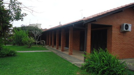 Linda casa térrea com AC nos 3 quartos