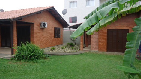 Linda casa térrea com AC nos 3 quartos