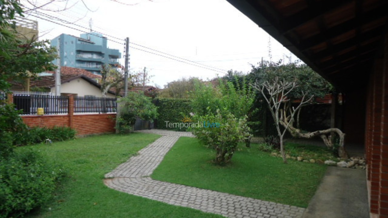 Casa para aluguel de temporada em São Francisco do Sul (Enseada)