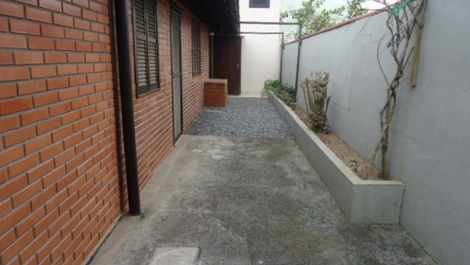 Linda casa térrea com AC nos 3 quartos