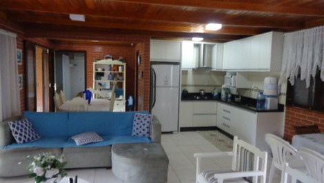 Linda casa térrea com AC nos 3 quartos