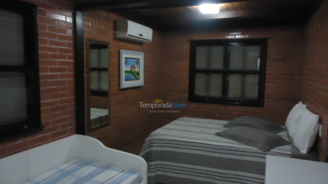 Casa para aluguel de temporada em São Francisco do Sul (Enseada)