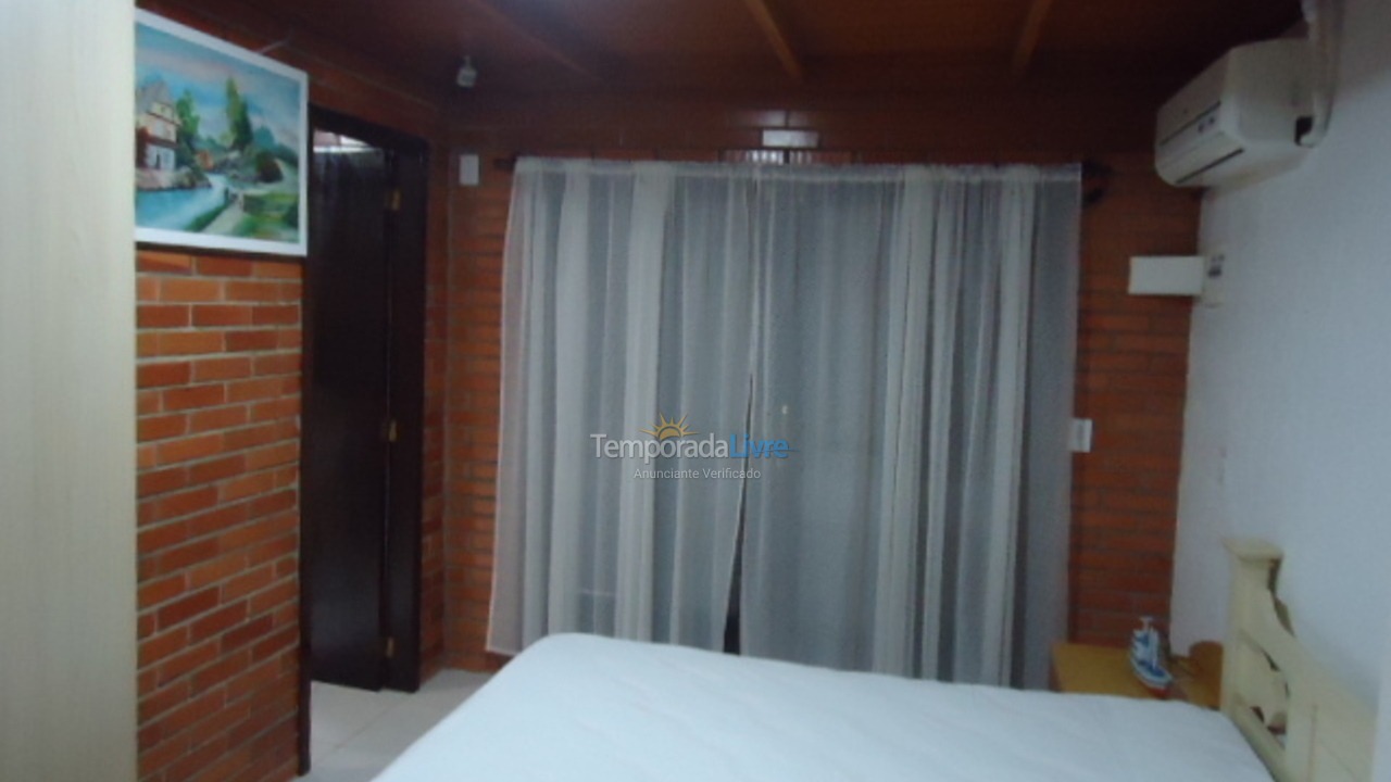 Casa para aluguel de temporada em São Francisco do Sul (Enseada)