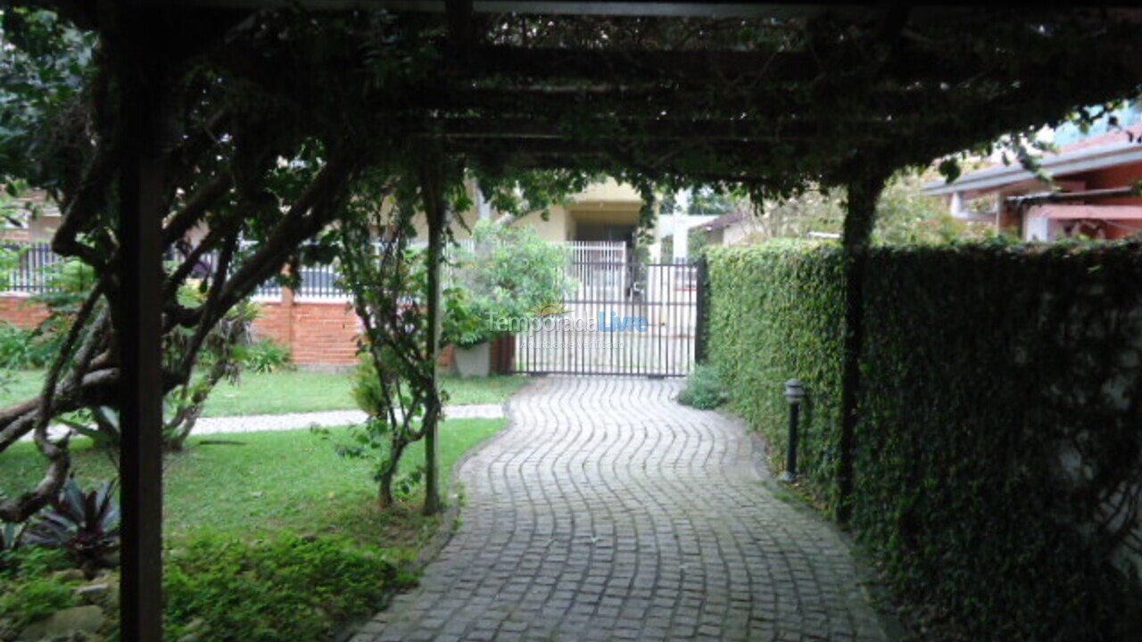 Casa para aluguel de temporada em São Francisco do Sul (Enseada)