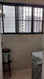 Lavanderia com telas.