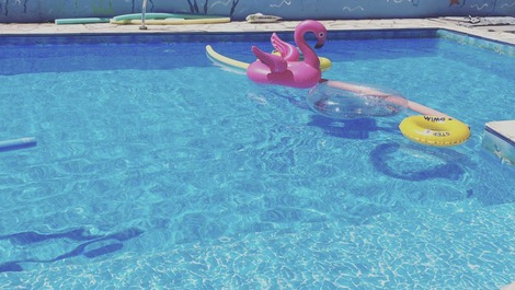 LINDA CASA NO CONDOMINIO