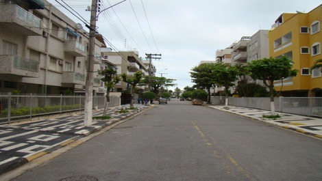Rua frontal parece avenida
