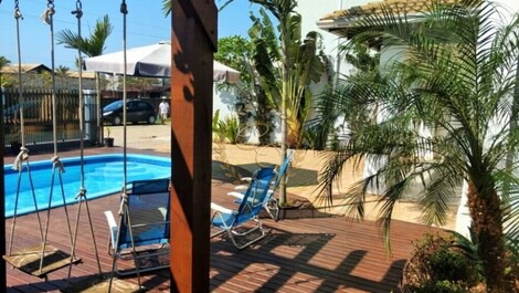 HOUSE WITH POOL SEASONAL LEASE IN BOMBINHAS-SC, UP TO 12 PEOPLE.