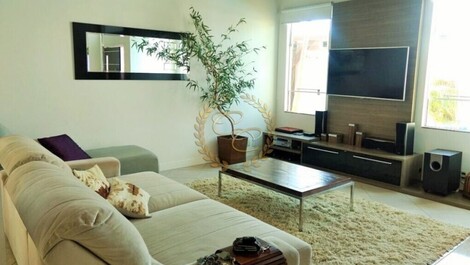 HOUSE WITH POOL SEASONAL LEASE IN BOMBINHAS-SC, UP TO 12 PEOPLE.